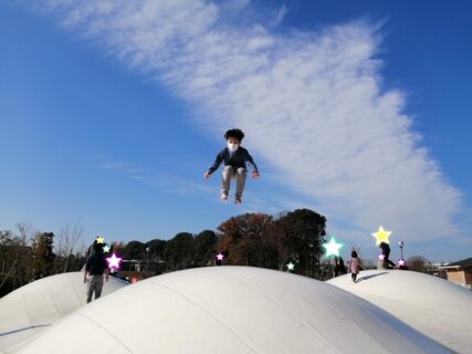 青い空と白いトランポリン✨✨