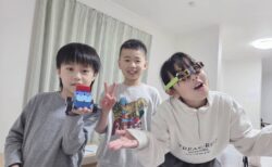 クリスマスツリーに玉をたくさん入れるぞー！！@noa