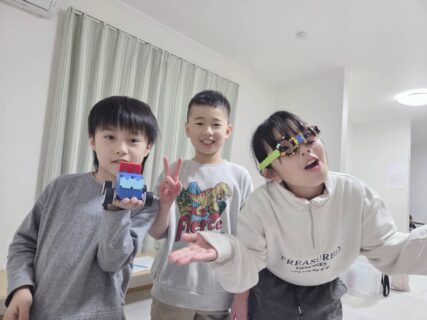 クリスマスツリーに玉をたくさん入れるぞー！！@noa