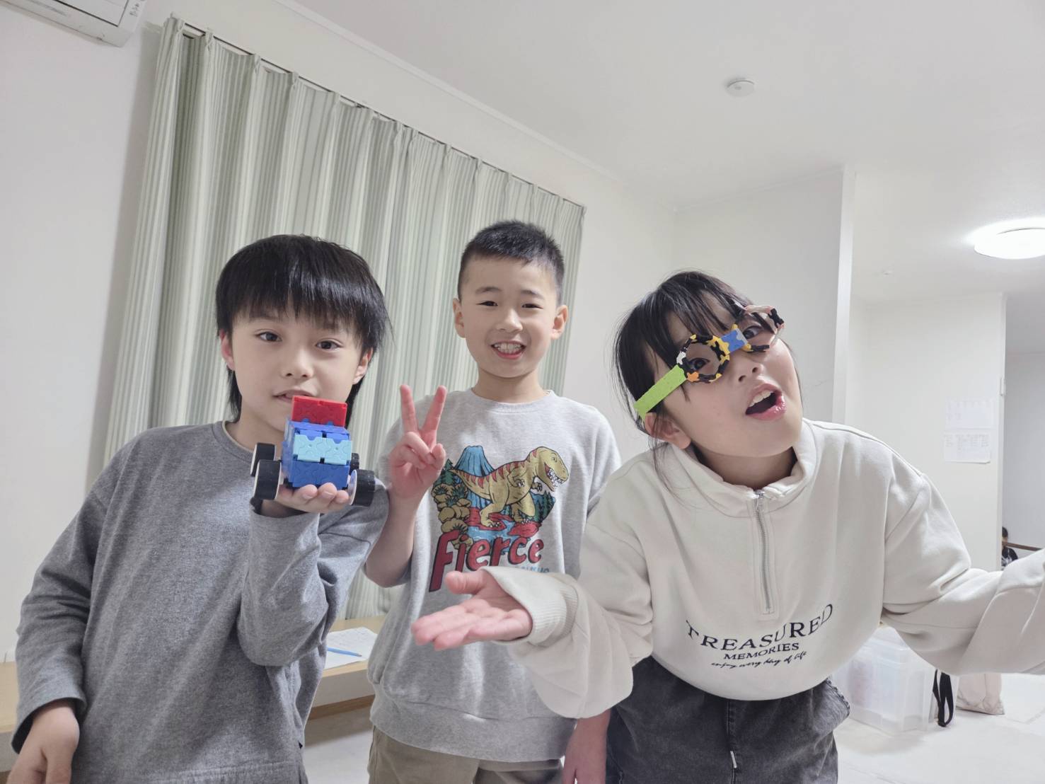 クリスマスツリーに玉をたくさん入れるぞー！！@noa